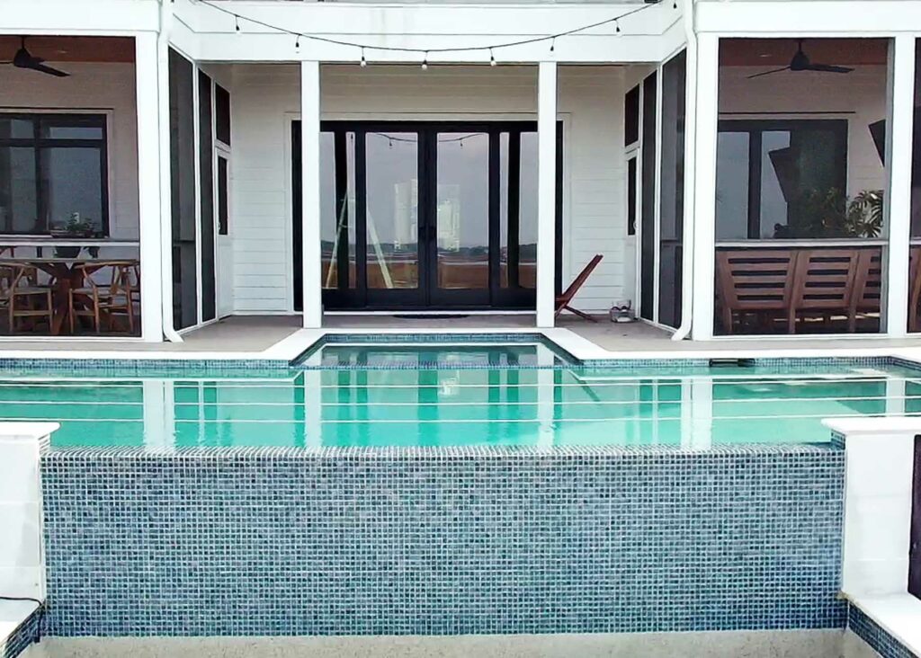carolina-pool-portfolio-modern-pool-spa-glass-tile
